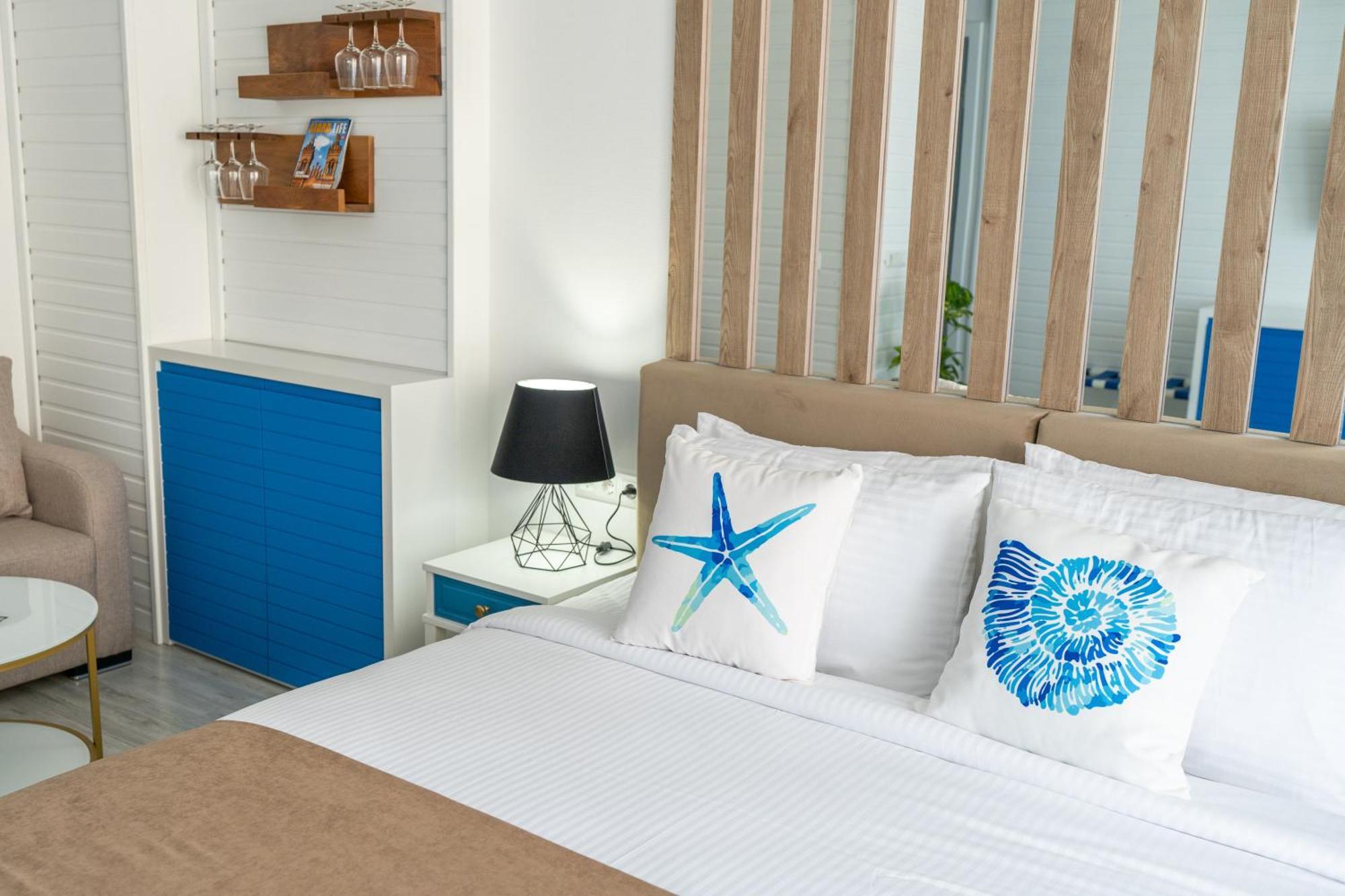 Seagull Beachfront Boutique Hotel バトゥーミ エクステリア 写真
