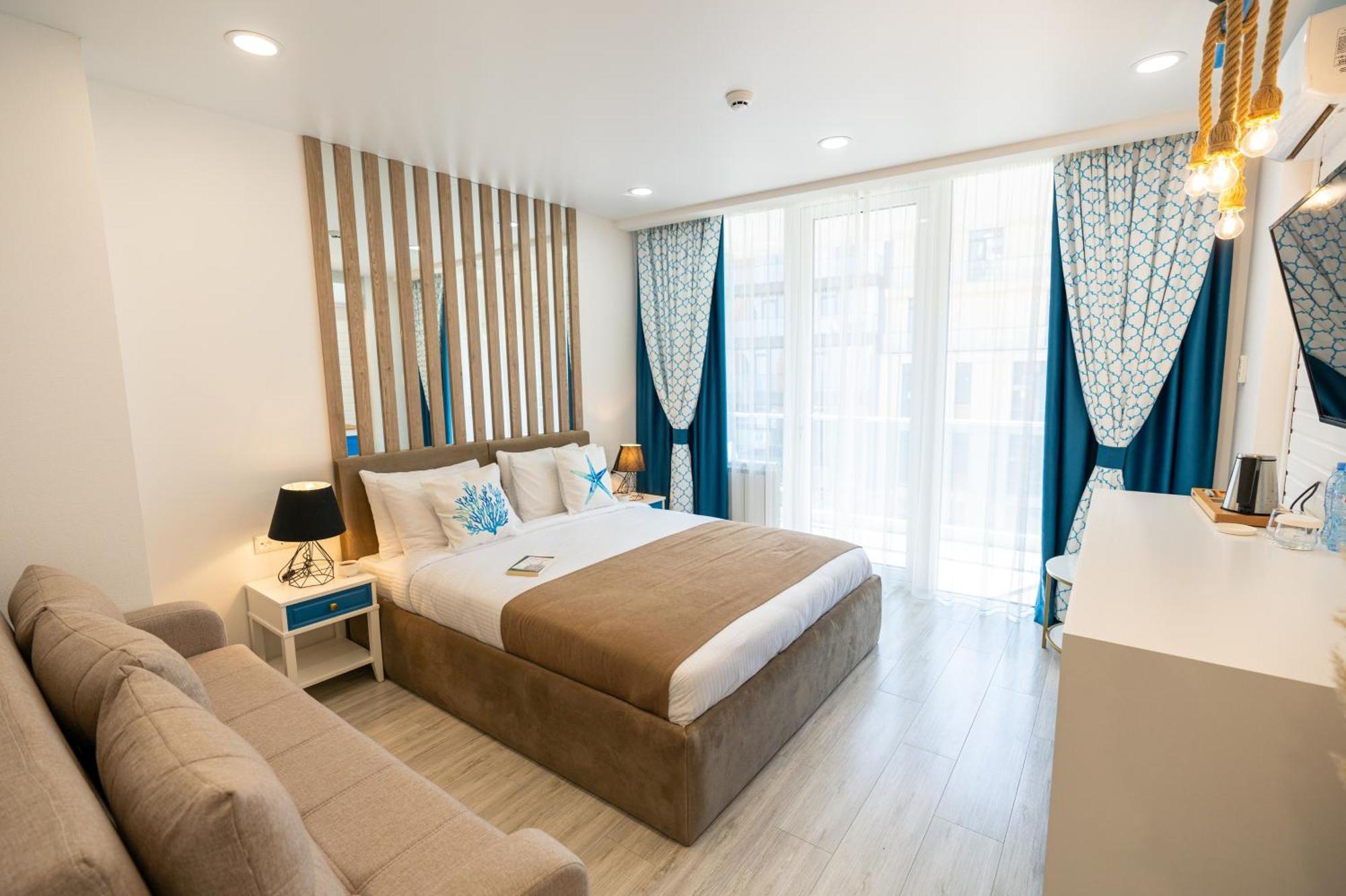 Seagull Beachfront Boutique Hotel バトゥーミ エクステリア 写真