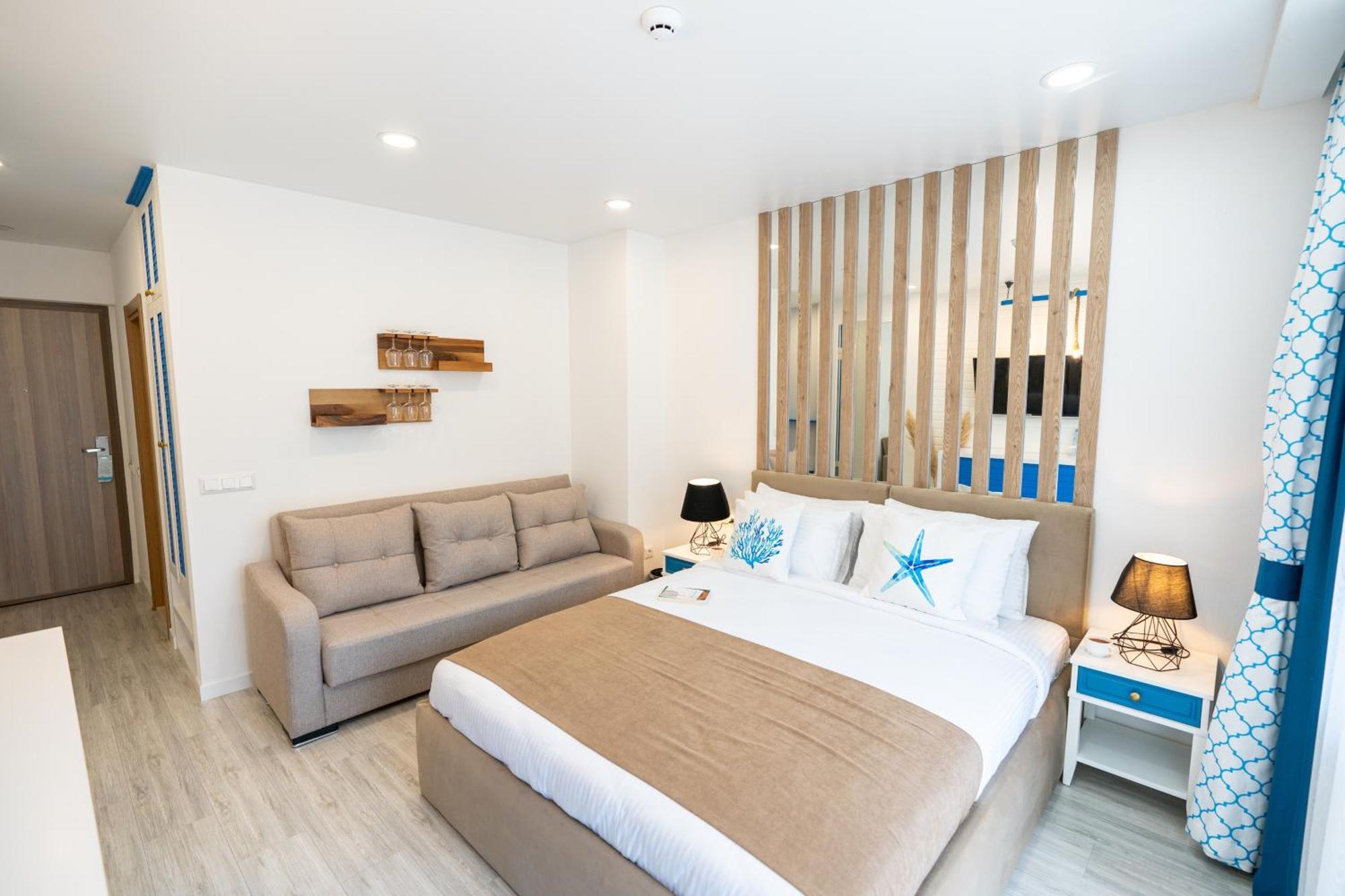 Seagull Beachfront Boutique Hotel バトゥーミ エクステリア 写真