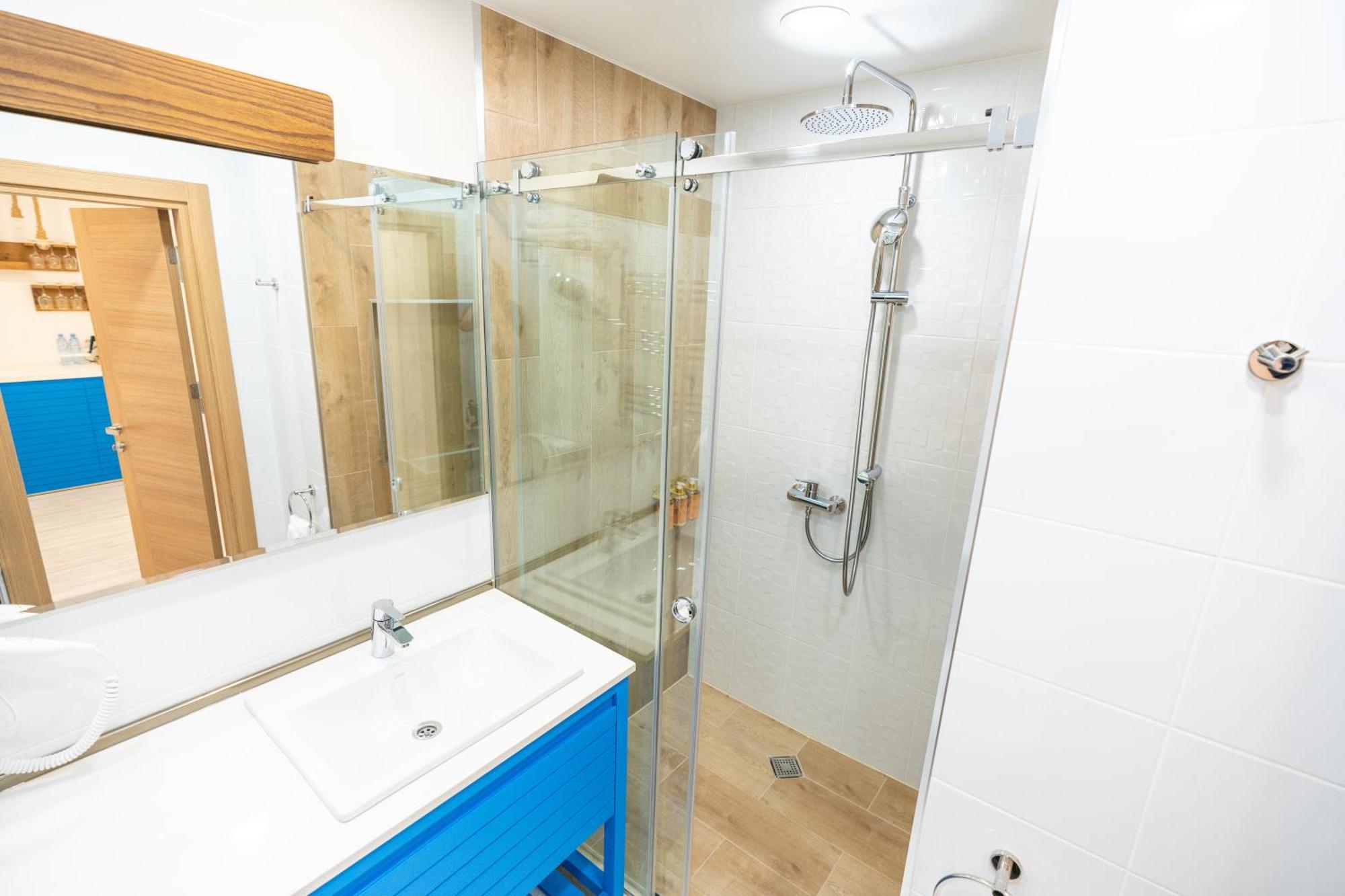 Seagull Beachfront Boutique Hotel バトゥーミ 部屋 写真